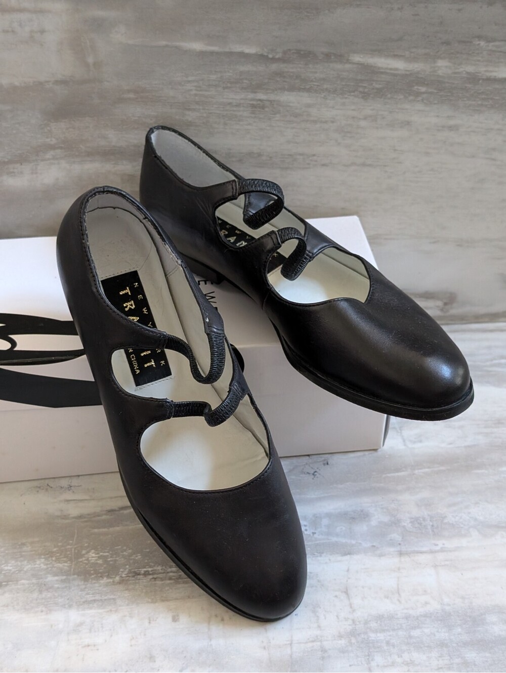 New York Transit Black Leather Flats, Size 6M